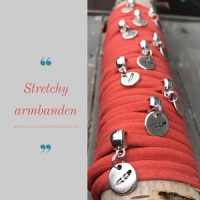 Stretchy armband veer rond